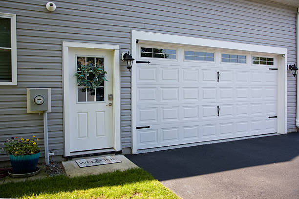 24/7 Emergency Garage Door Panel Replacement experts in St. Louis, MI